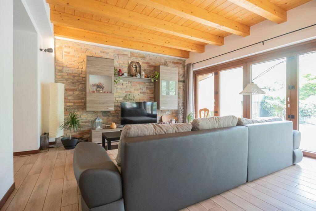 Lovely House In The Most Peacefull Place Of Градо Екстериор снимка