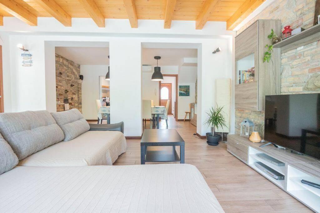 Lovely House In The Most Peacefull Place Of Градо Екстериор снимка