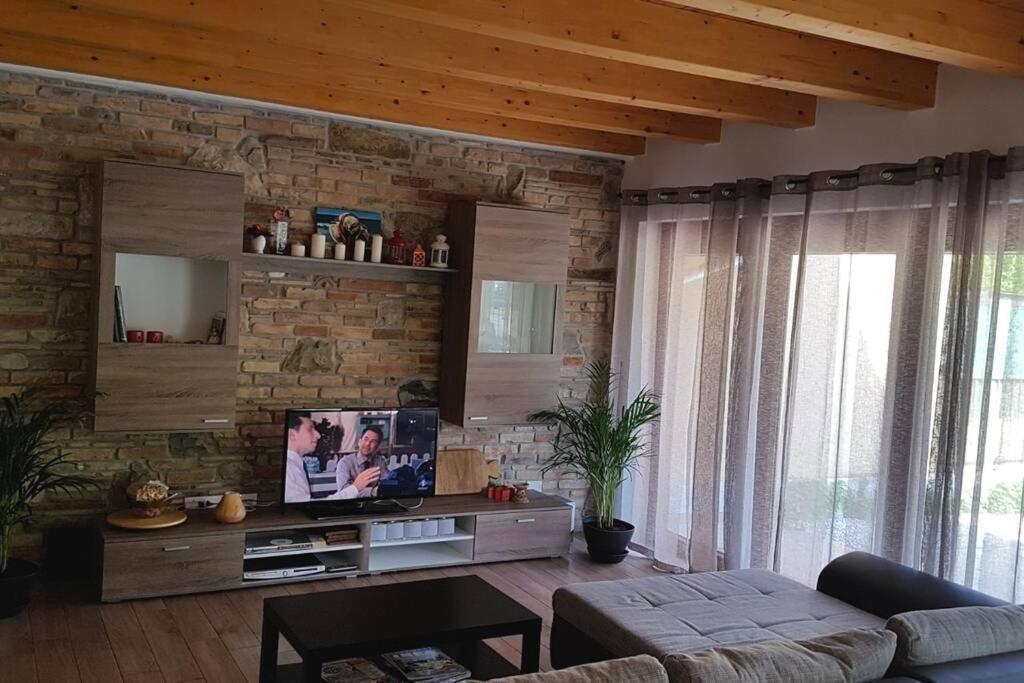Lovely House In The Most Peacefull Place Of Градо Екстериор снимка